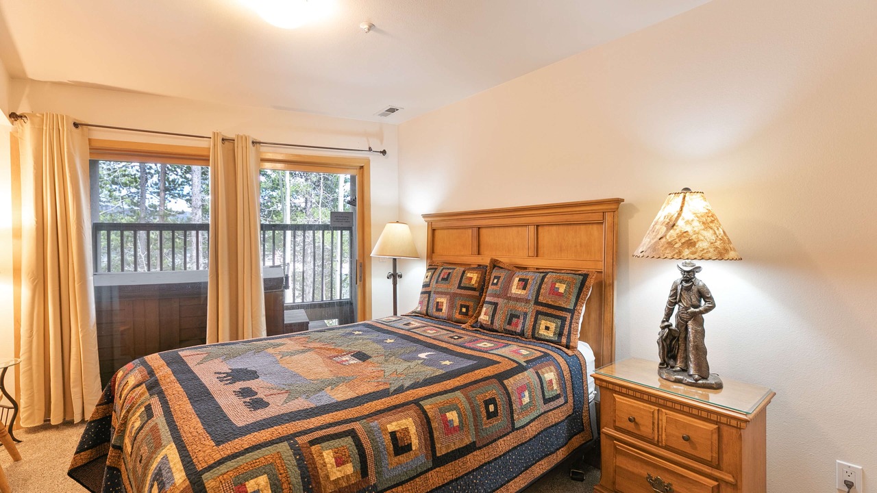 Photo of Bedroom in Peak 9