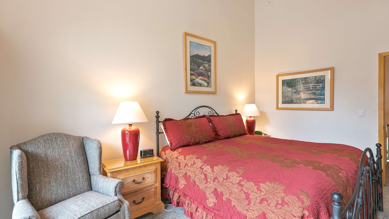 Photo of Bedroom in Peak 9