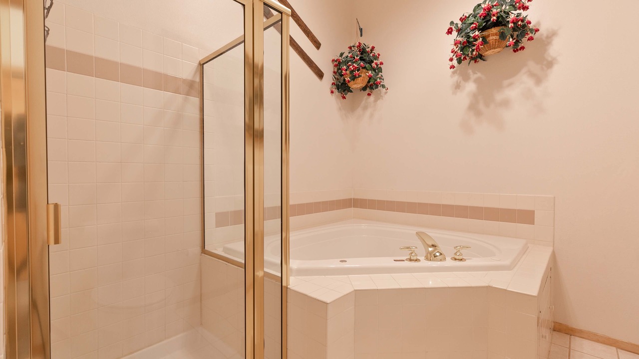 Photo of Bathroom in Peak 9