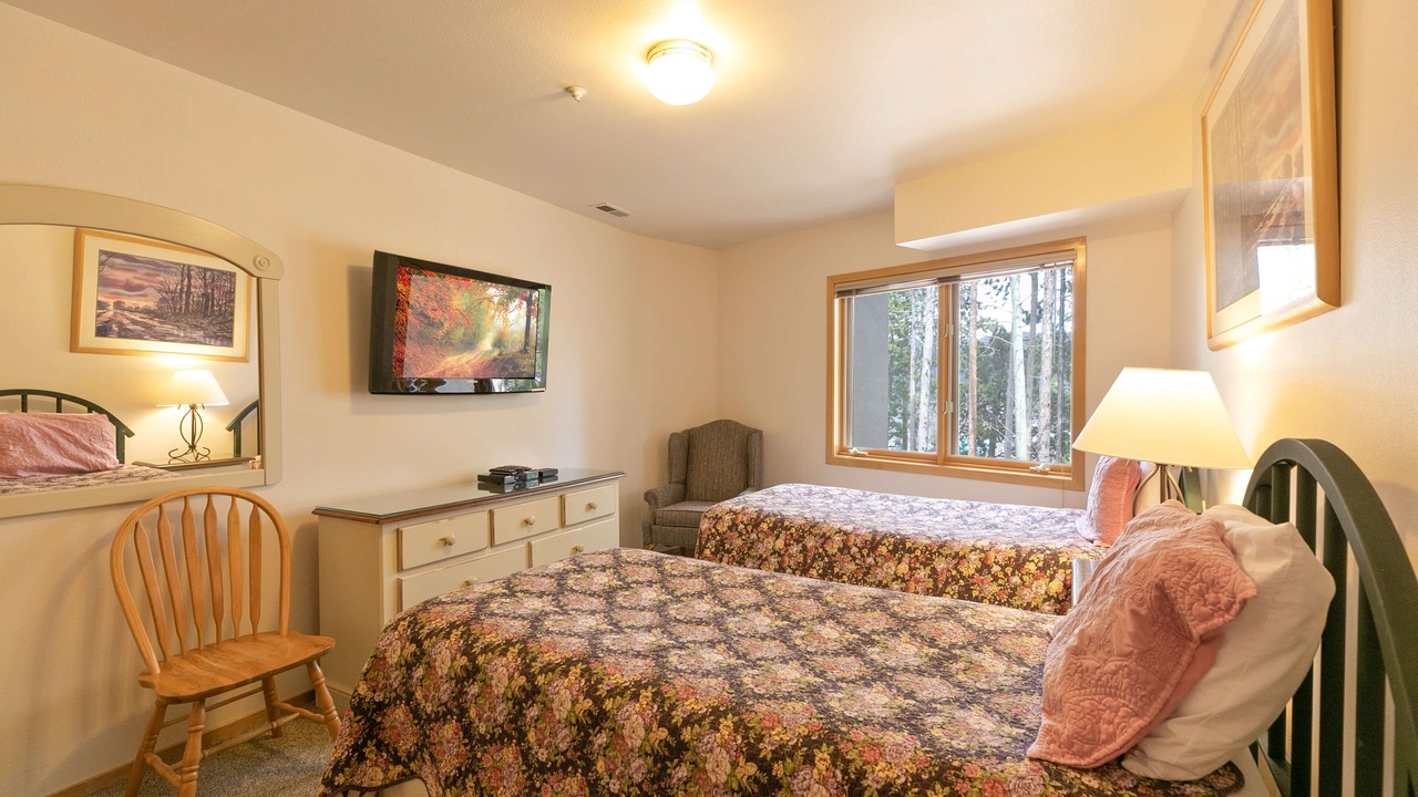 Photo of Bedroom in Peak 9