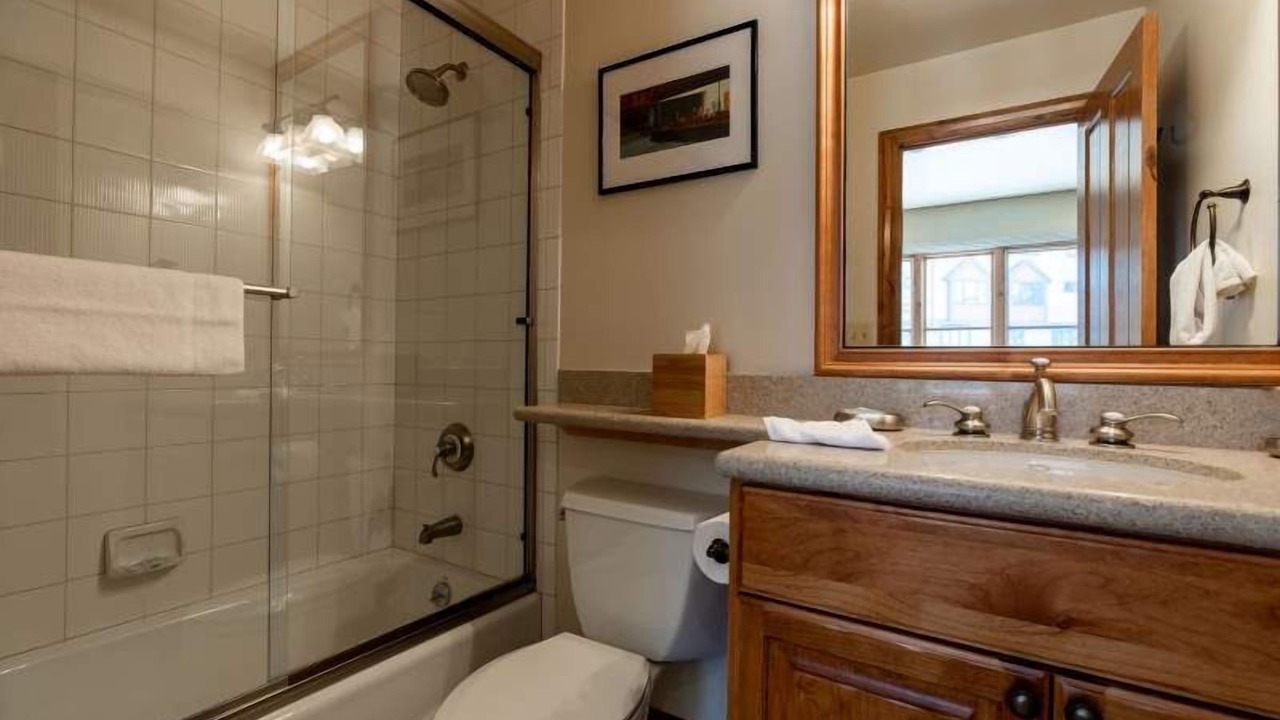 Photo of Bathroom in Highlands Townhomes