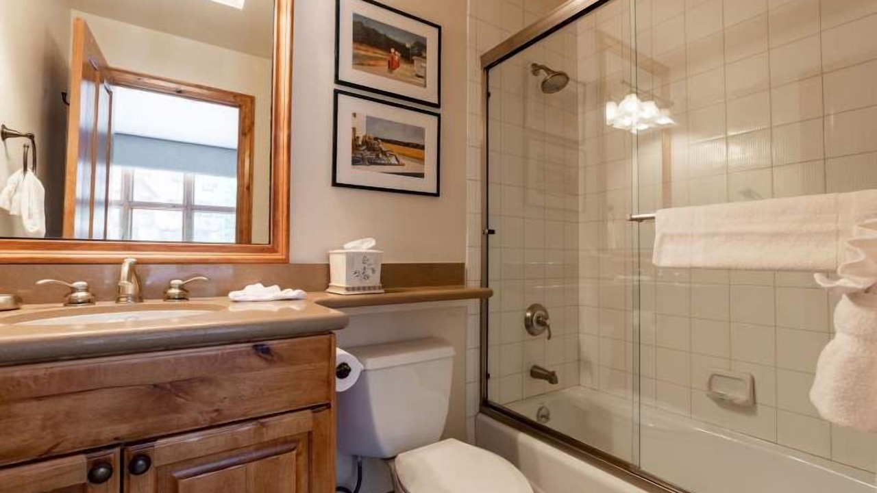 Photo of Bathroom in Highlands Townhomes