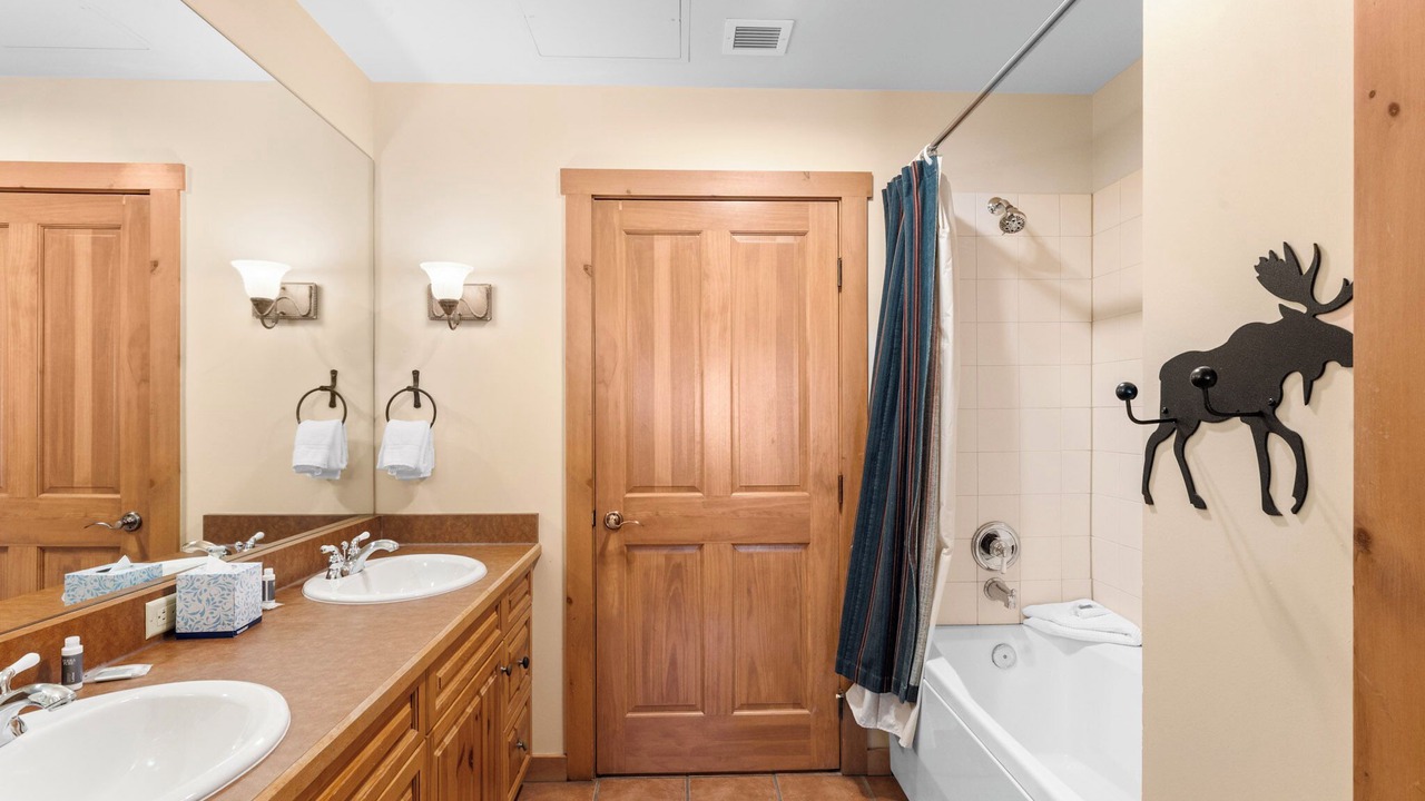 Photo of Bathroom in River Run
