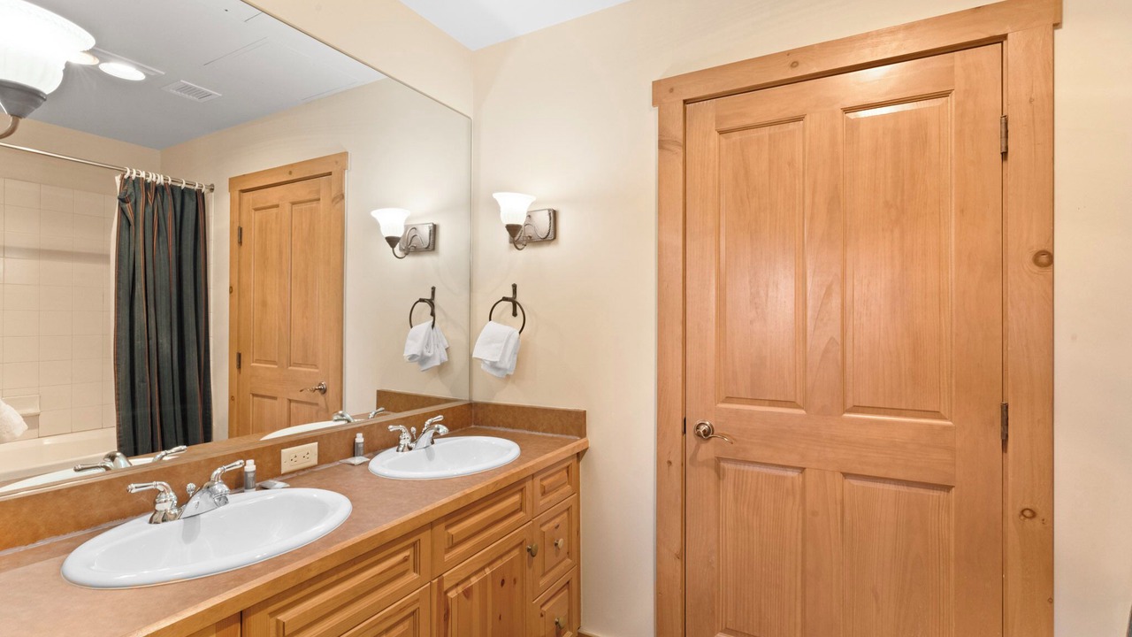 Photo of Bathroom in River Run