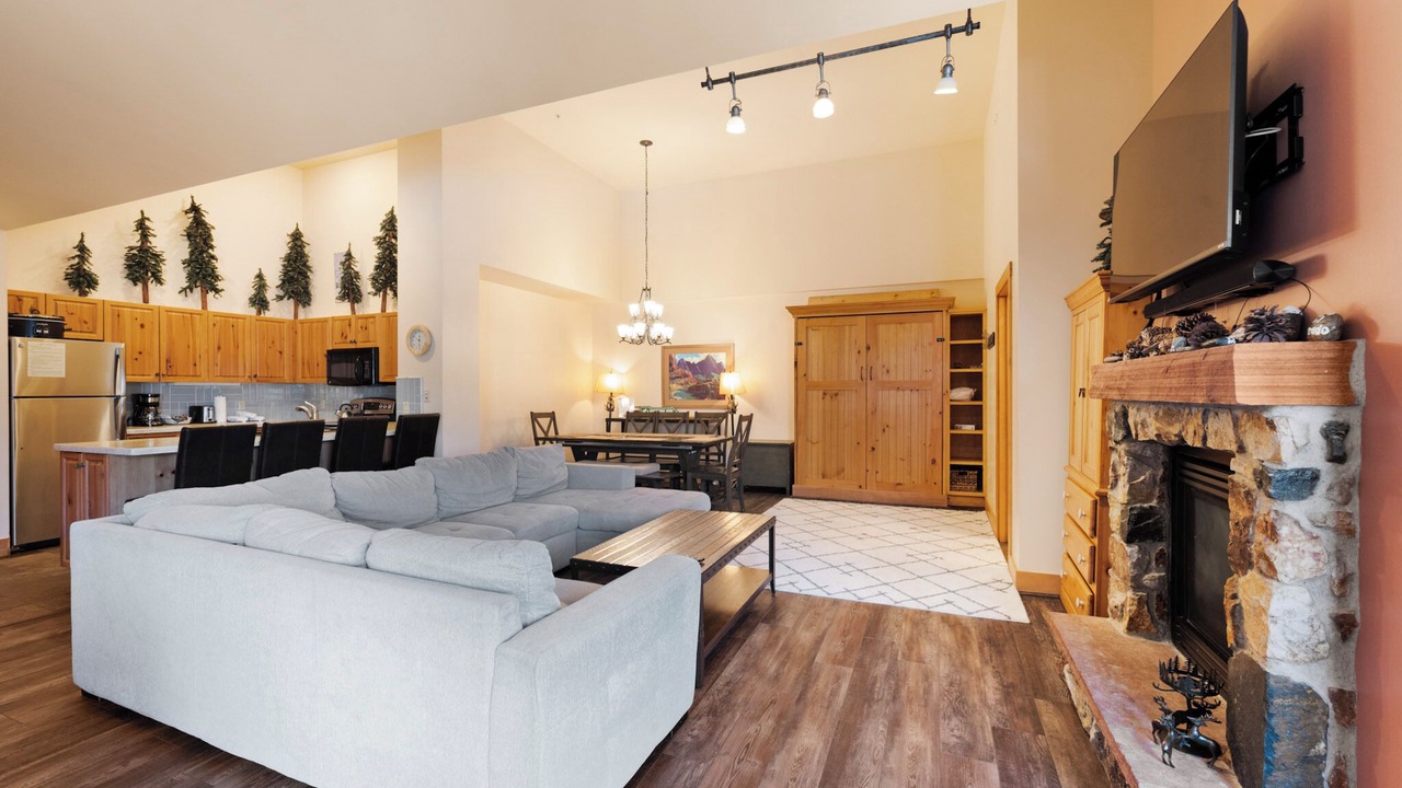 Photo of Livingroom in River Run