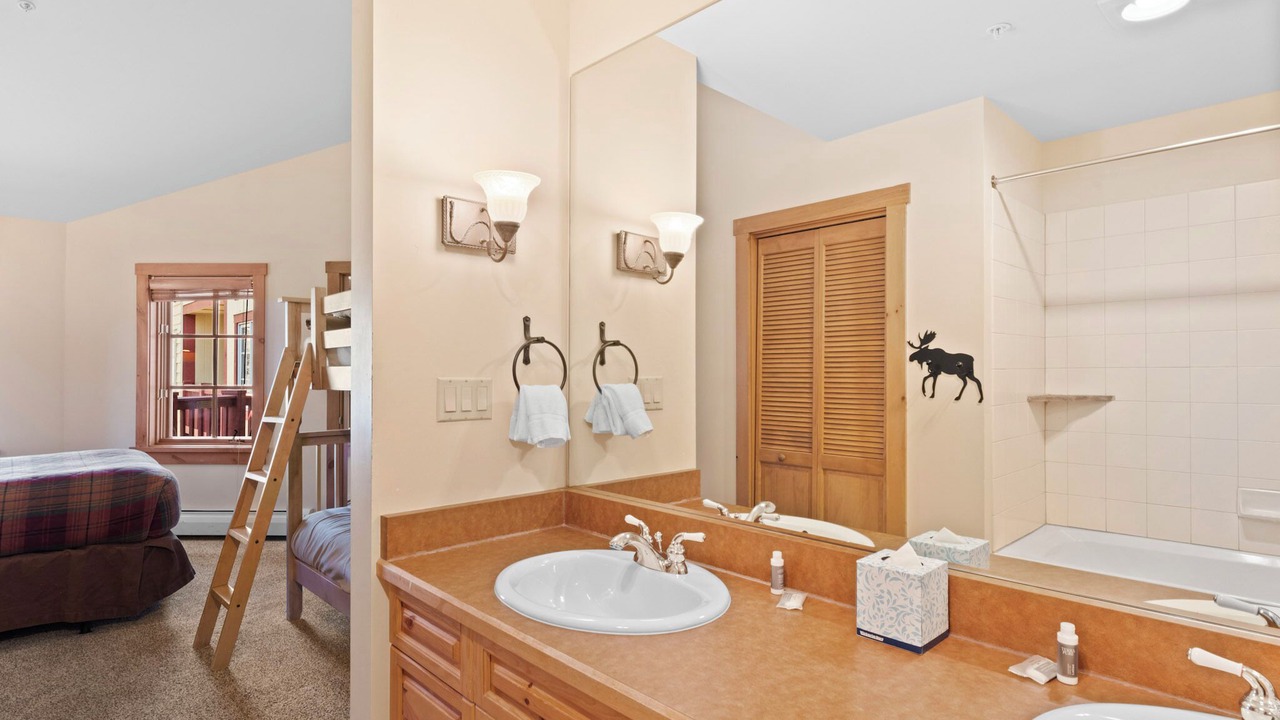 Photo of Bathroom in River Run