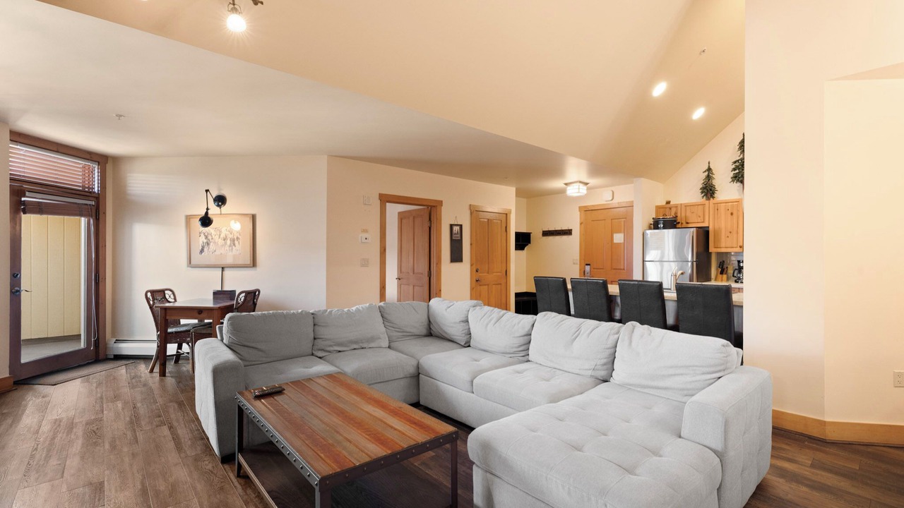 Photo of Livingroom in River Run