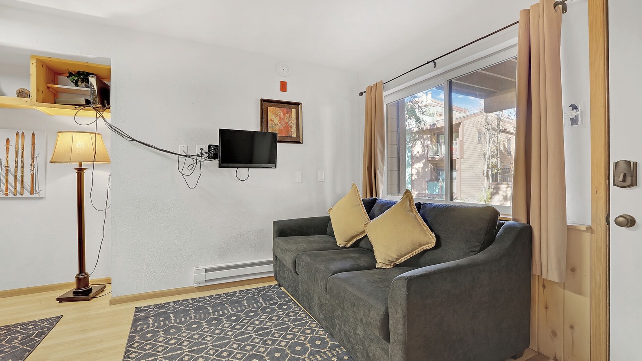 Photo of Livingroom in Four O'Clock