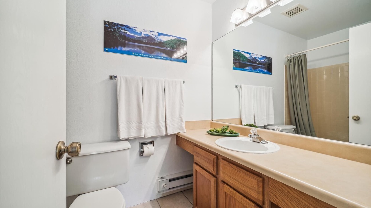Photo of Bathroom in Four O'Clock