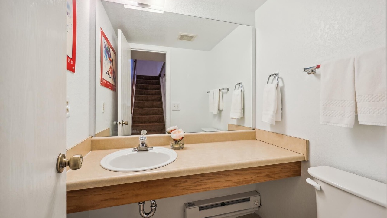 Photo of Bathroom in Four O'Clock