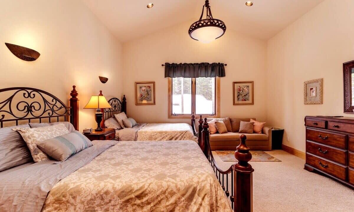 Photo of Bathroom in Warrior's Mark West