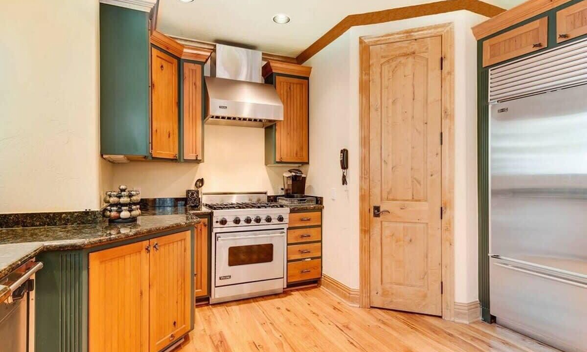 Photo of Kitchen in Warrior's Mark West