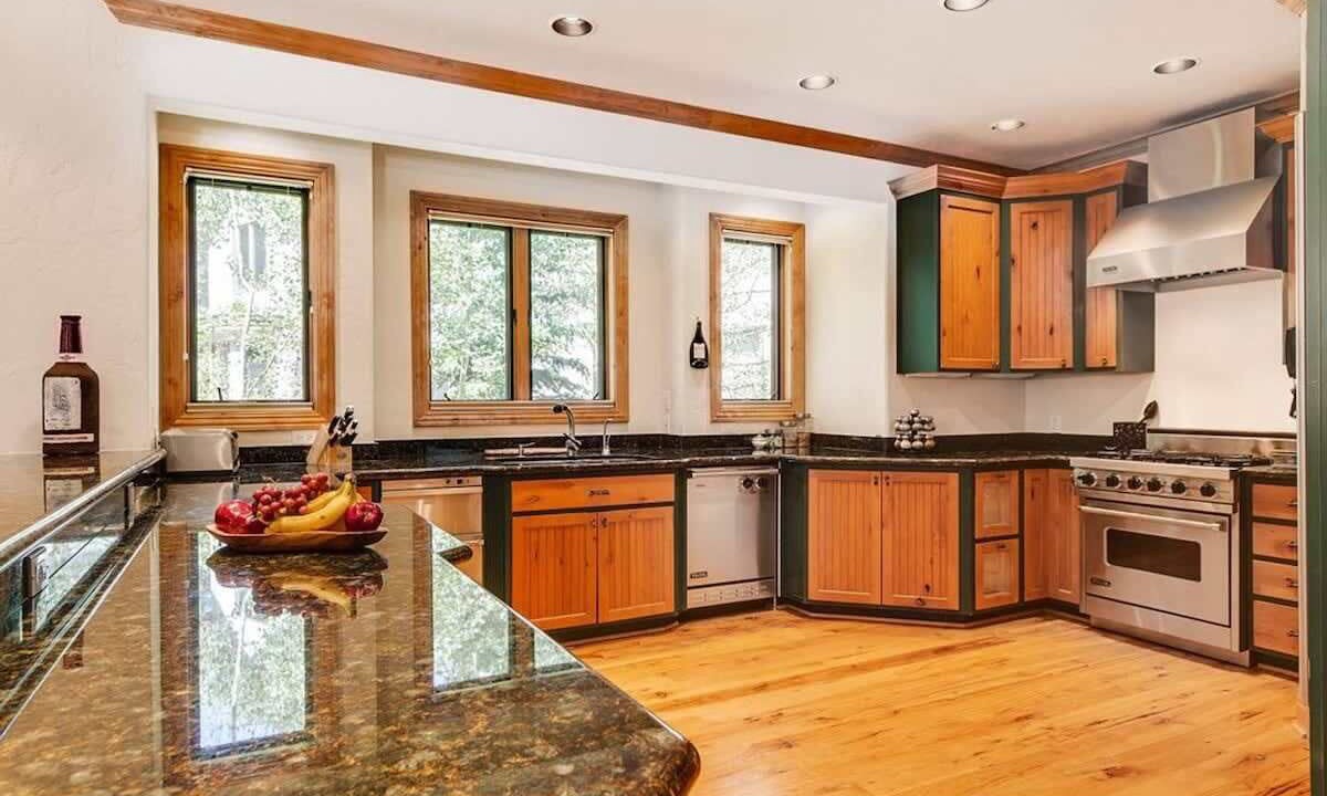 Photo of Kitchen in Warrior's Mark West