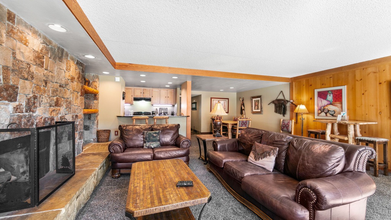 Photo of Livingroom in Lakeside Village
