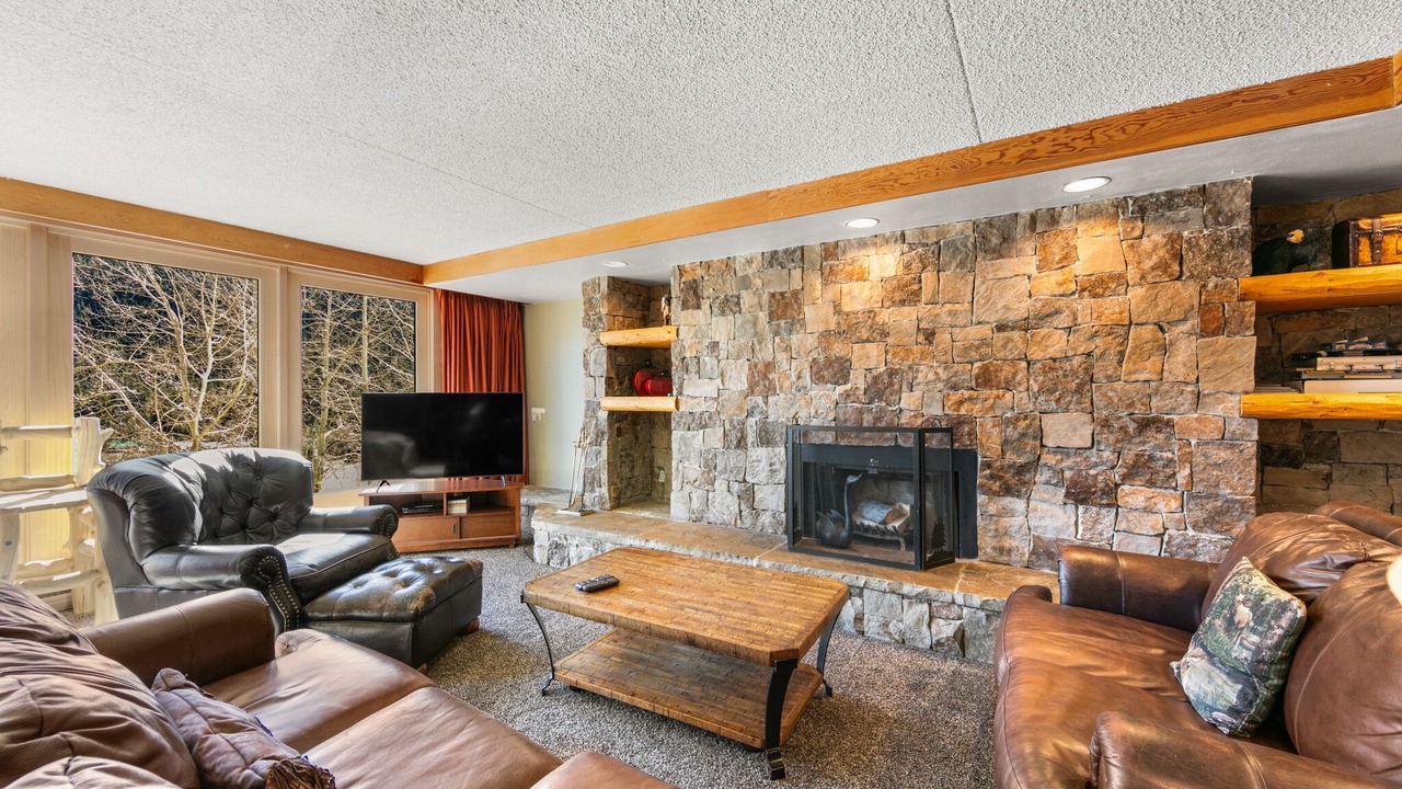 Photo of Livingroom in Lakeside Village
