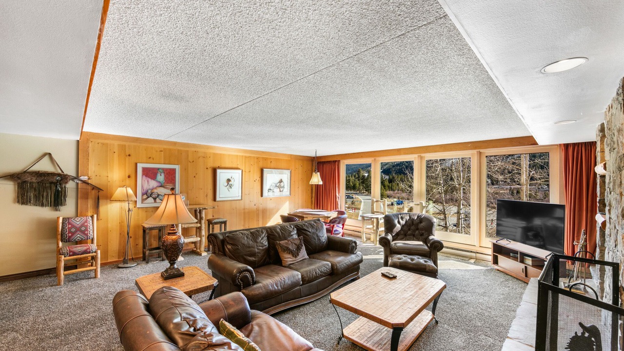 Photo of Livingroom in Lakeside Village