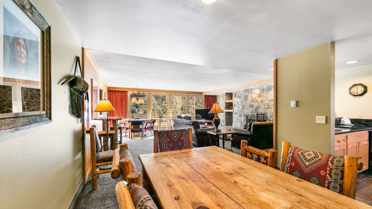 Photo of Livingroom in Lakeside Village