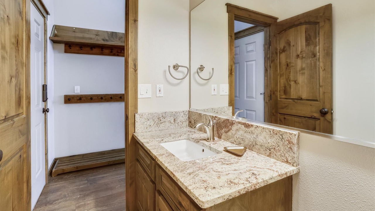 Photo of Bathroom in Peak 8