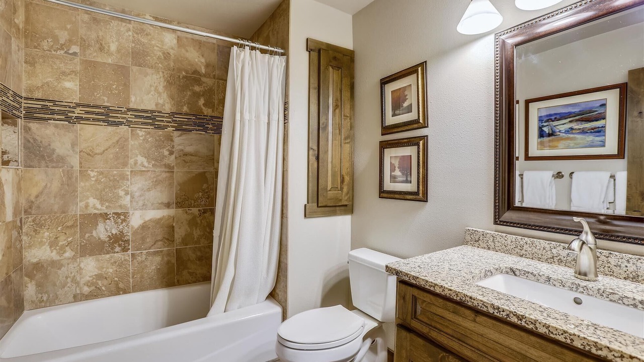 Photo of Bathroom in Peak 8