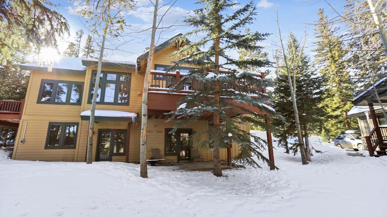 Photo of Outdoor in Peak 8