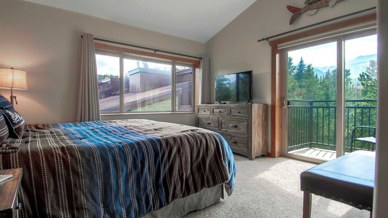Photo of Bedroom in Peak 9