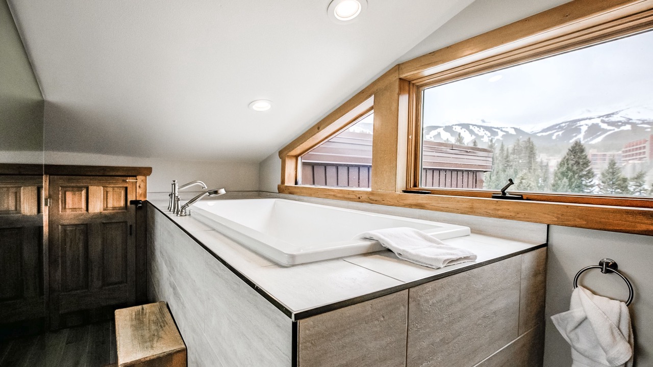 Photo of Bathroom in Peak 9
