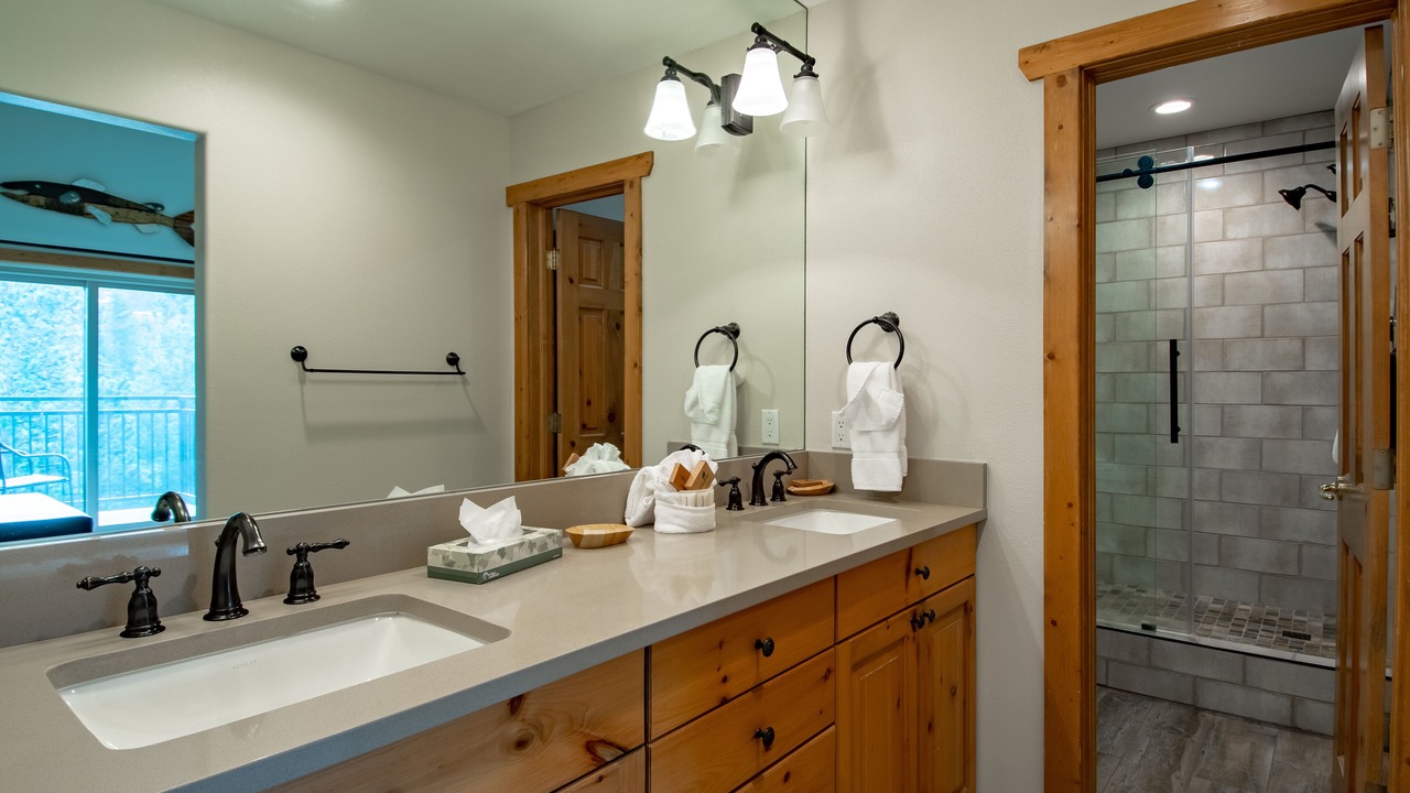 Photo of Bathroom in Peak 9