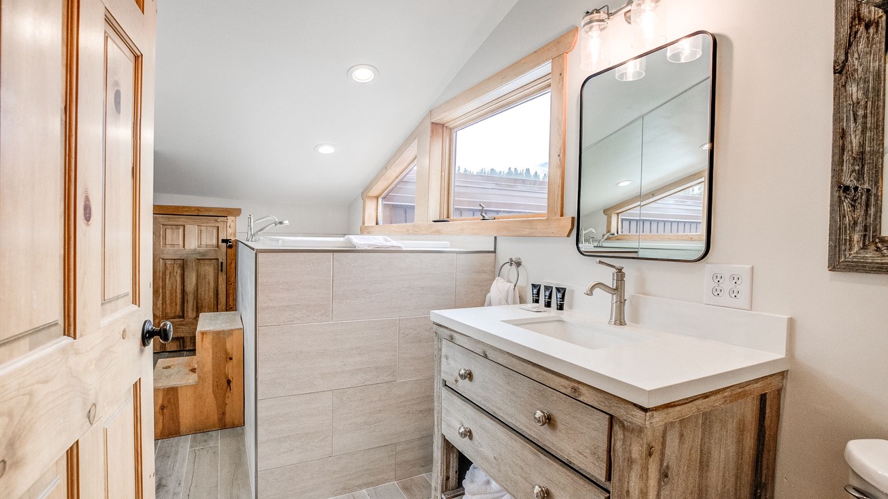 Photo of Bathroom in Peak 9