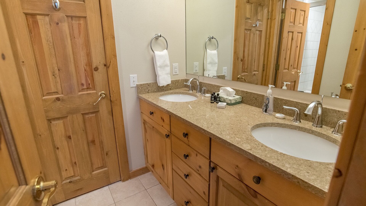 Photo of Bathroom in Peak 9