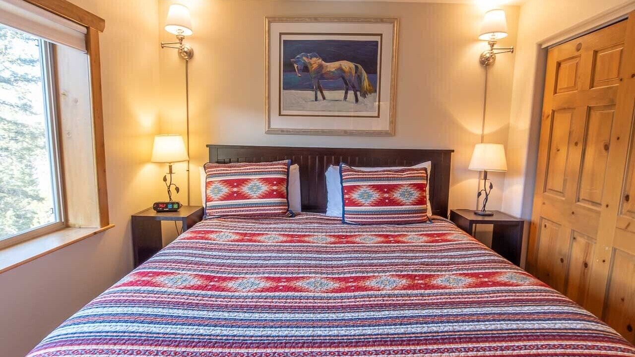 Photo of Bedroom in Peak 9