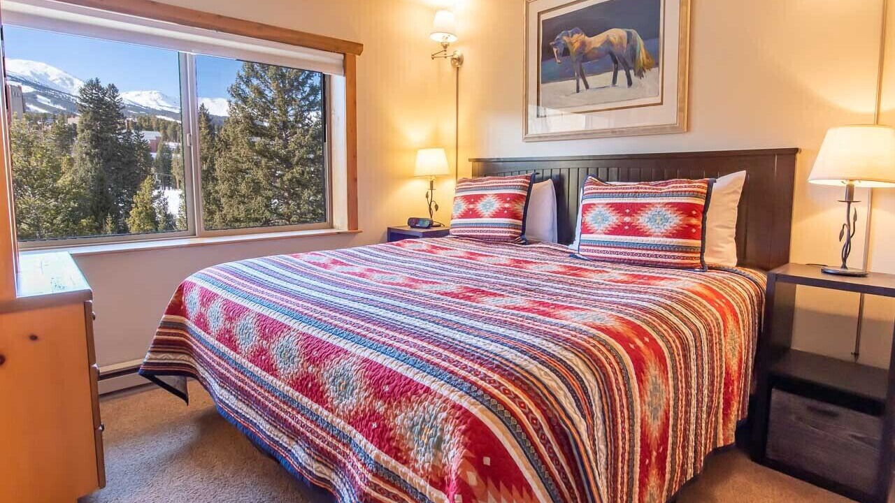 Photo of Bedroom in Peak 9