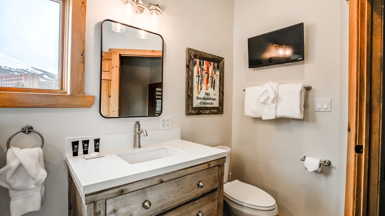 Photo of Bathroom in Peak 9
