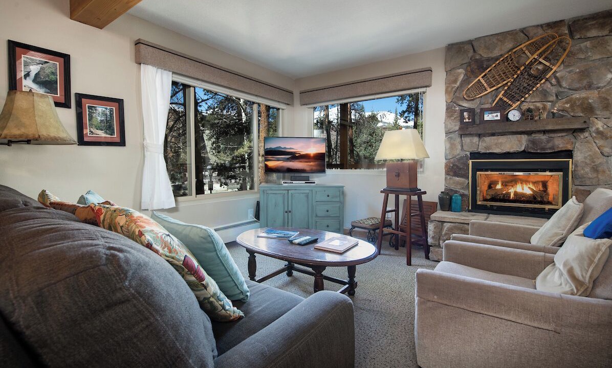 Photo of Livingroom in Peak 9