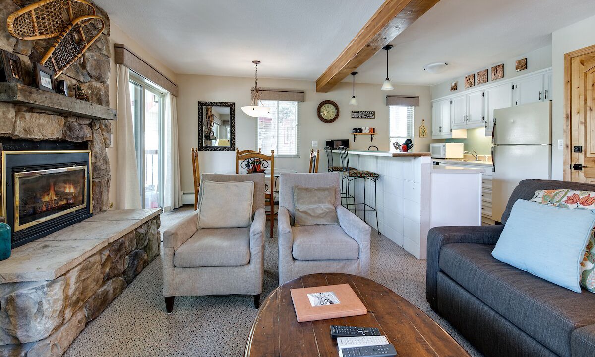 Photo of Livingroom in Peak 9