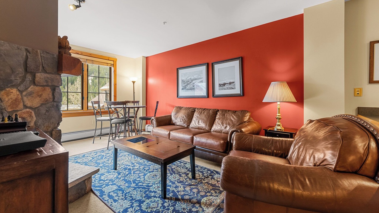 Photo of Livingroom in River Run