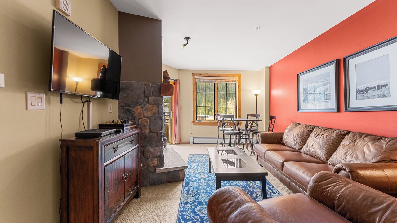 Photo of Livingroom in River Run