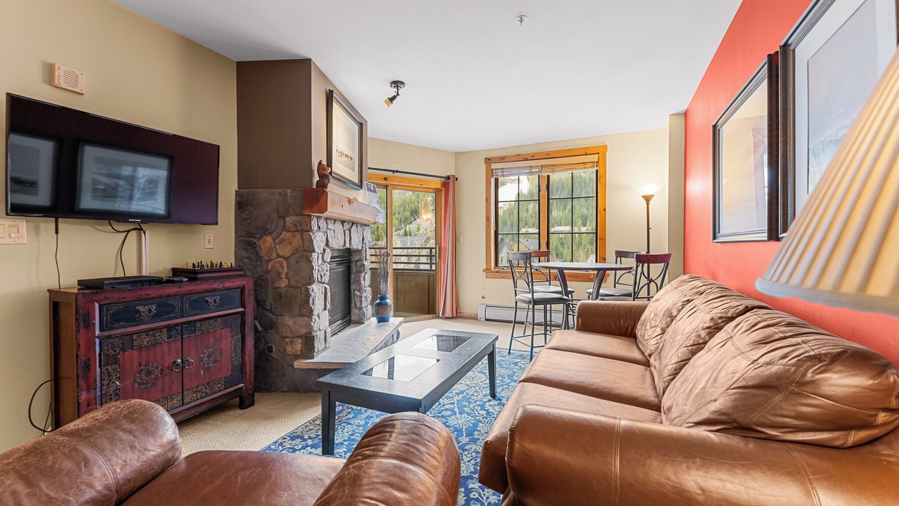 Photo of Livingroom in River Run