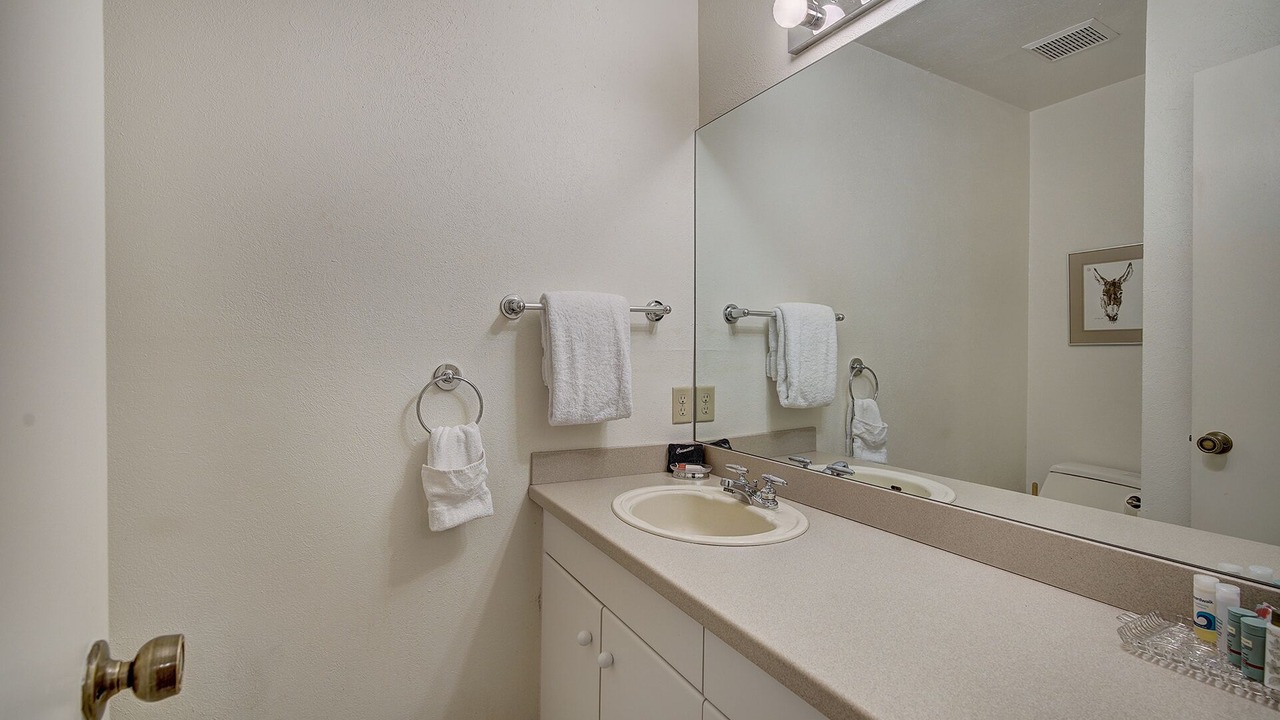 Photo of Bathroom in Peak 8