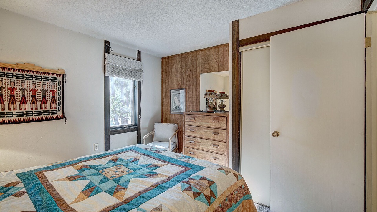 Photo of Bedroom in Peak 8