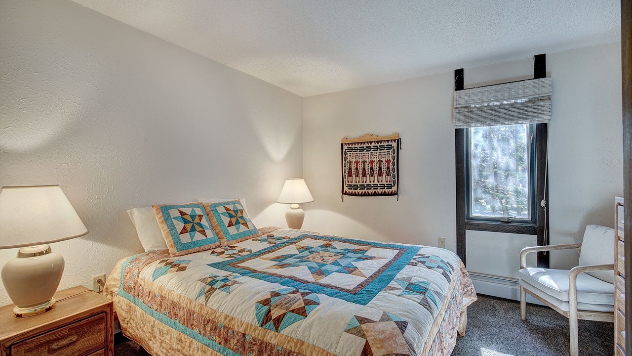 Photo of Bedroom in Peak 8