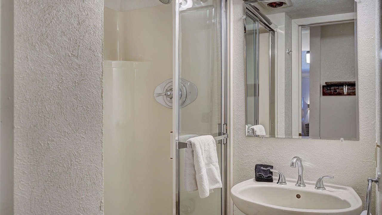 Photo of Bathroom in Peak 8