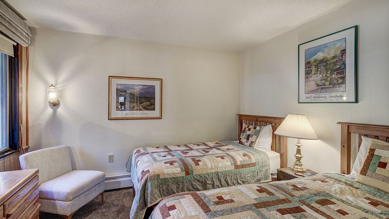 Photo of Bedroom in Peak 8
