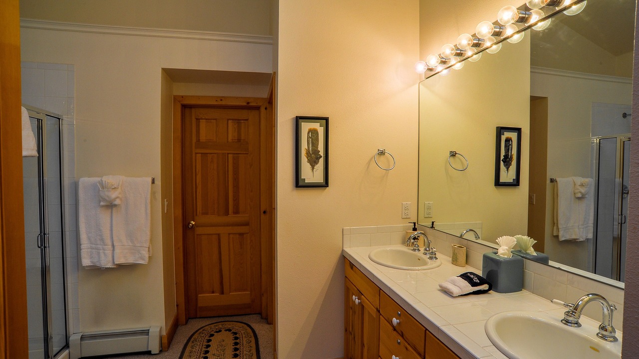 Photo of Bathroom in Peak 8