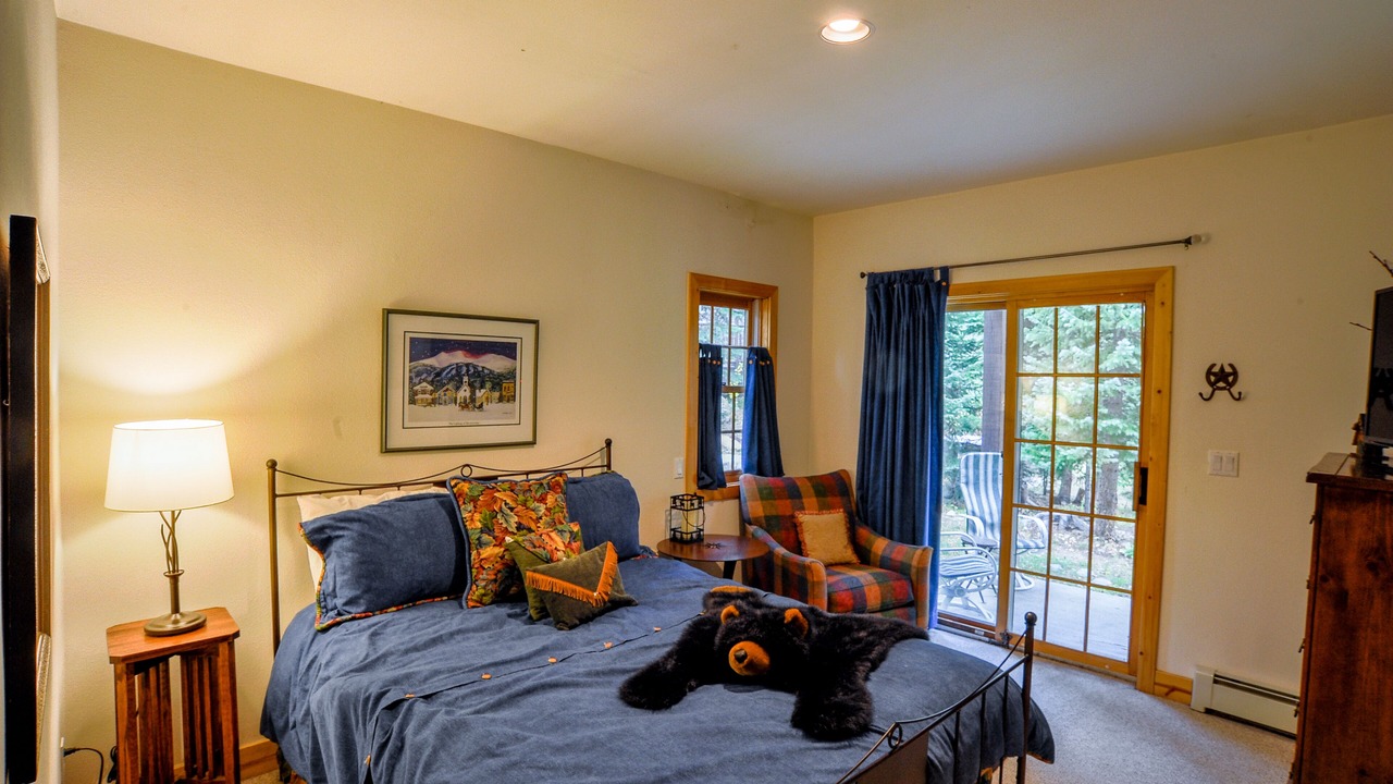 Photo of Bedroom in Peak 8