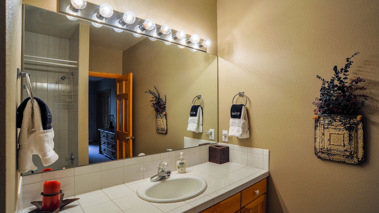 Photo of Bathroom in Peak 8