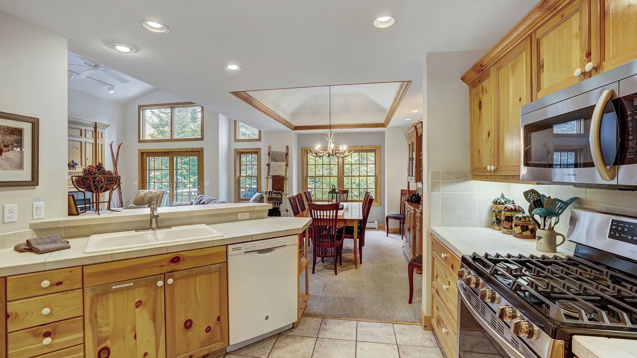 Photo of Kitchen in Peak 8