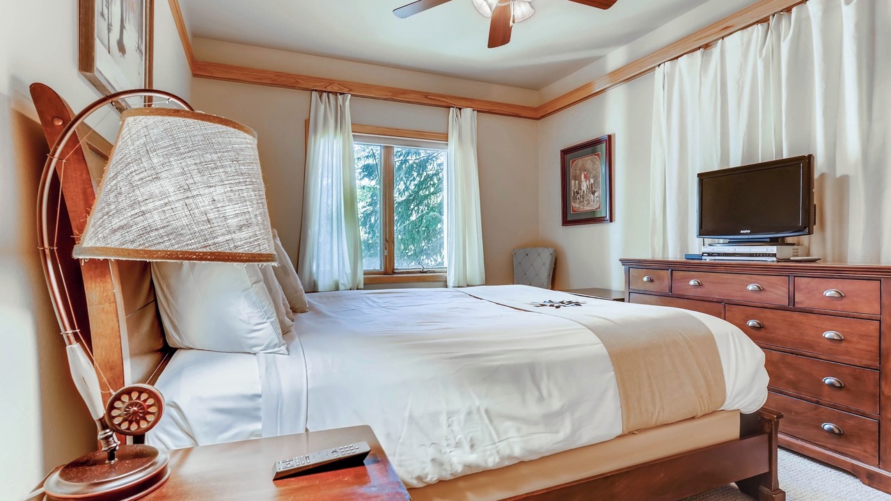 Photo of Bedroom in Mountain House