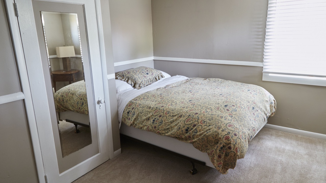 Photo of Bedroom in Edgewater