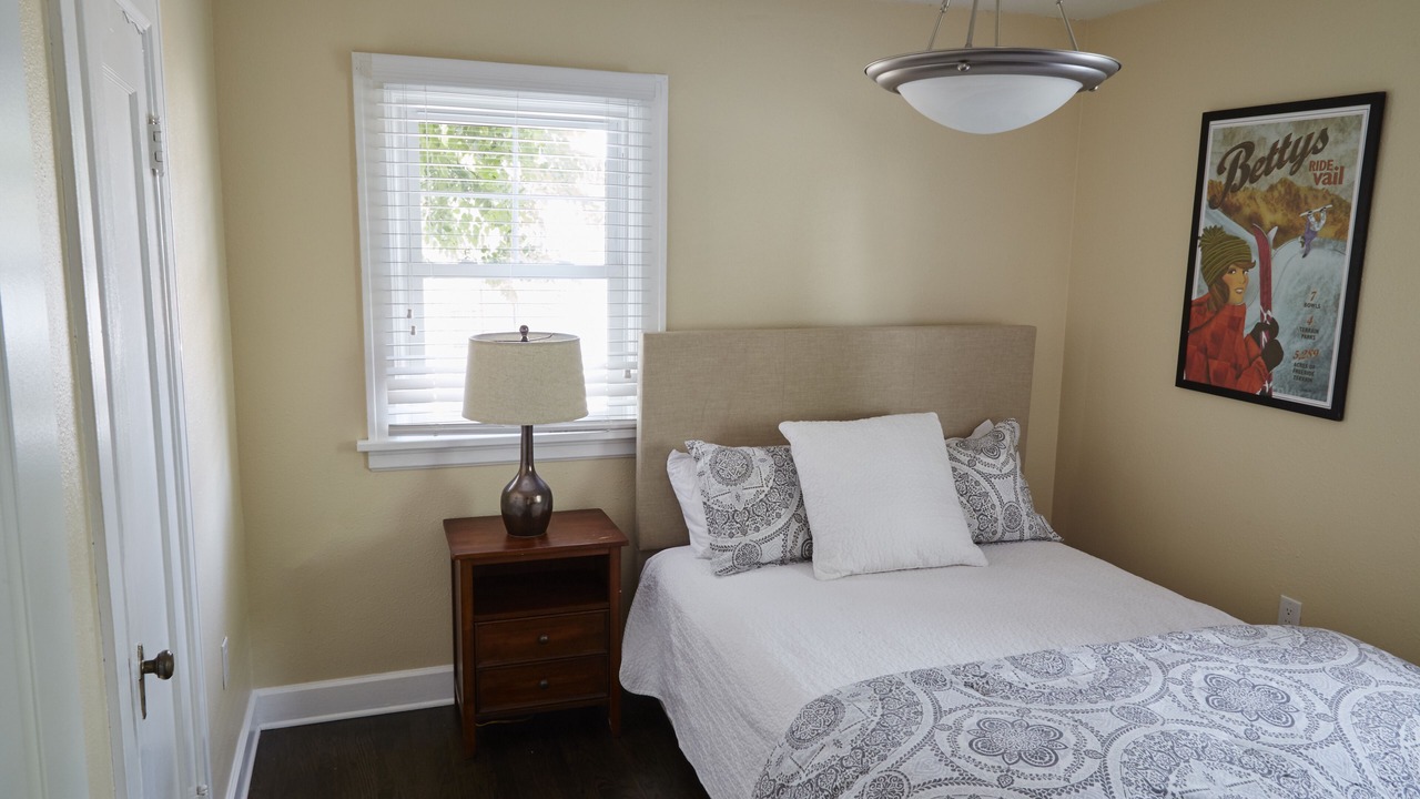 Photo of Bedroom in Edgewater