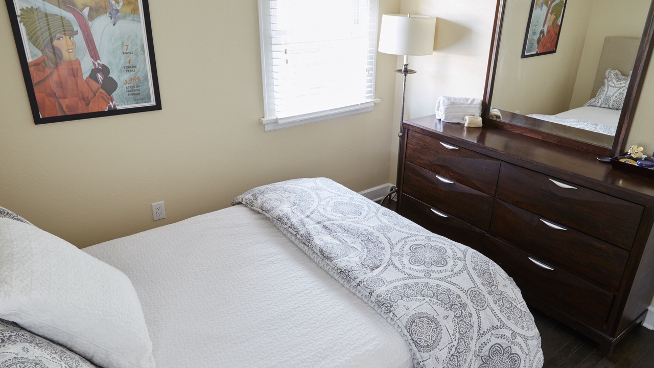Photo of Bedroom in Edgewater